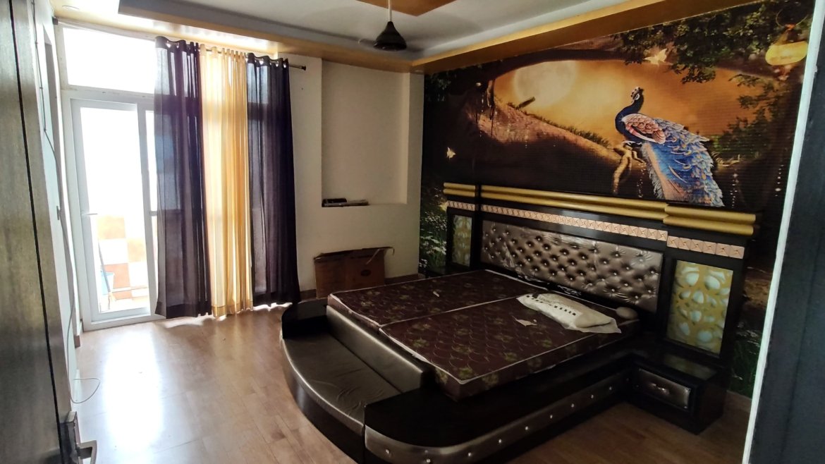 Fully Furnished/3 bhk