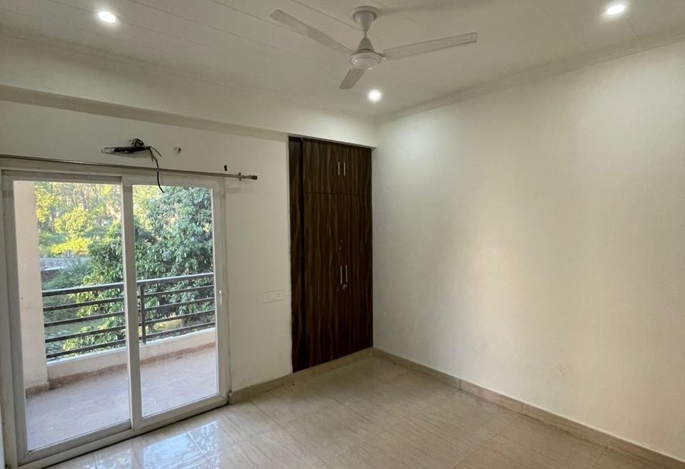 semi furnished/2bhk