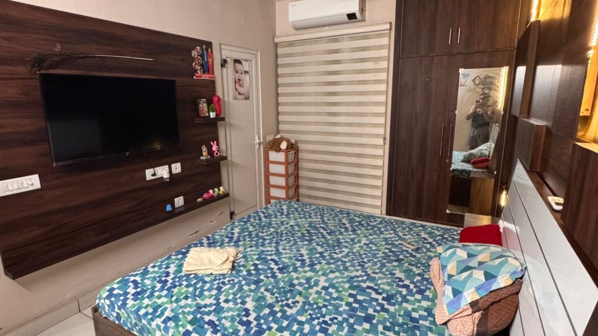3BHK (SEMI FURNISHED)