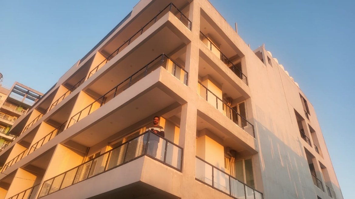 2bhk semi furnished