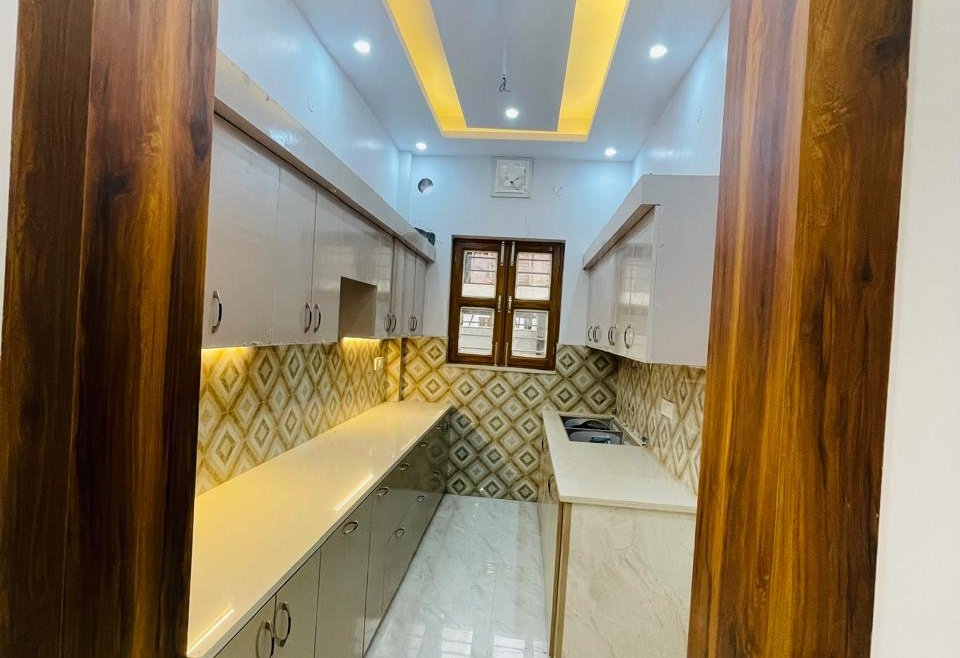 3.5 BHK Semi Furnished