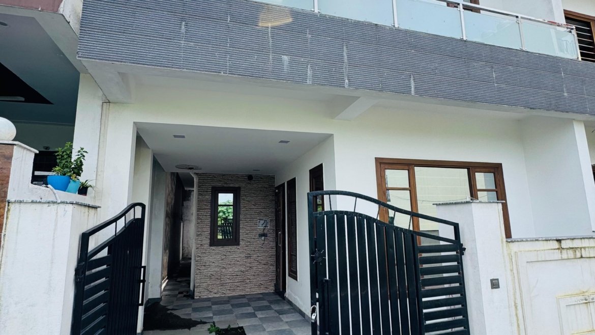 3 BHK SEMI FURNISHED