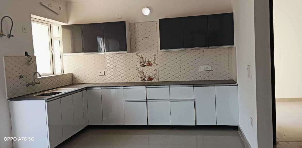 3 BHK / Semi Furnished